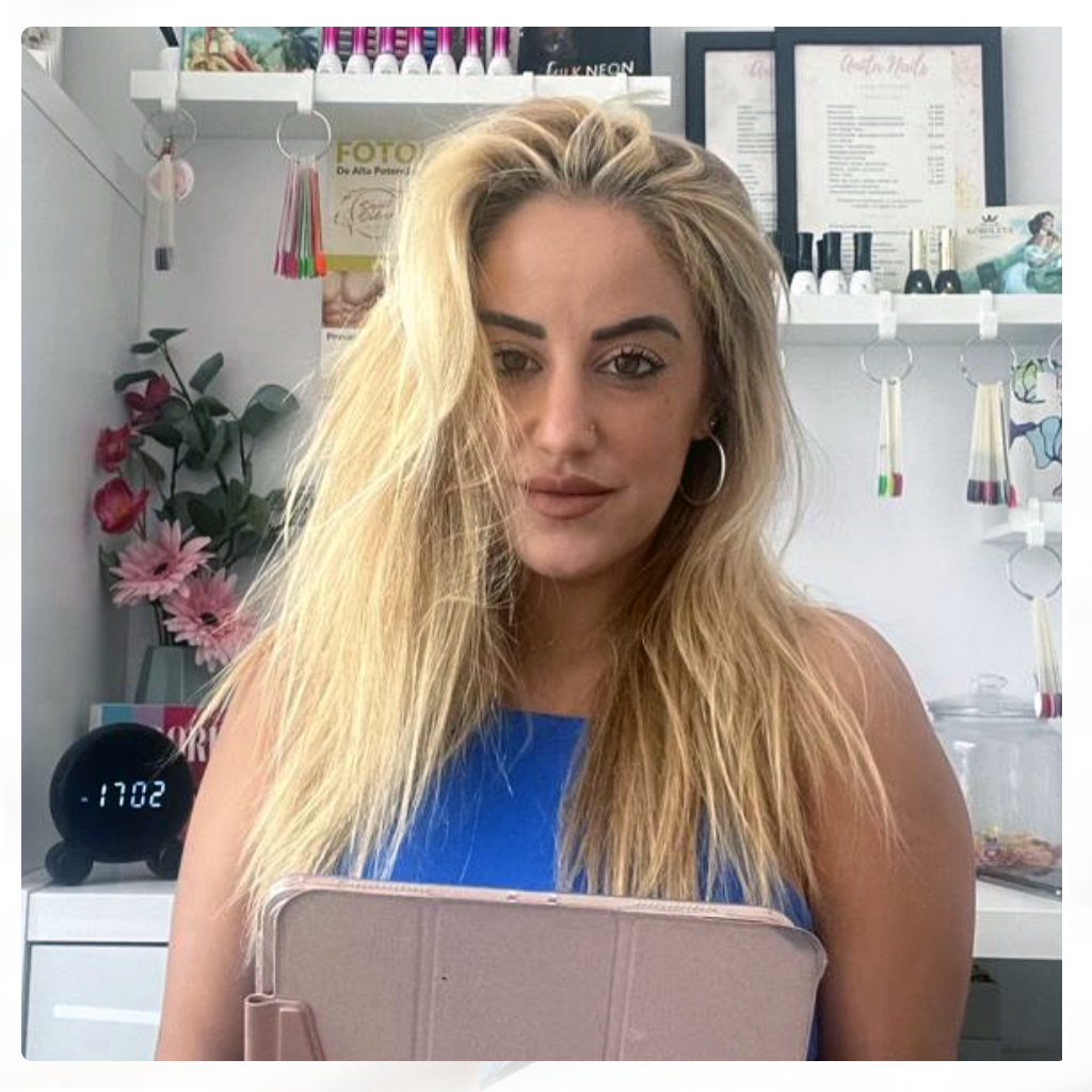 2anita-nails.png